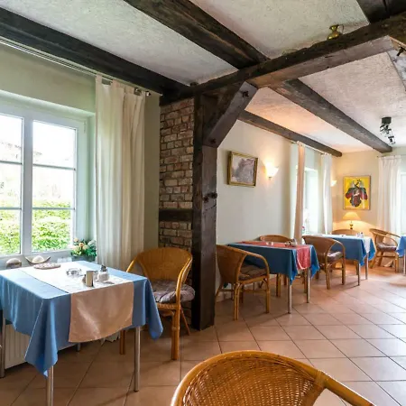 Elegant In With Garden Seating * Wohlenberg